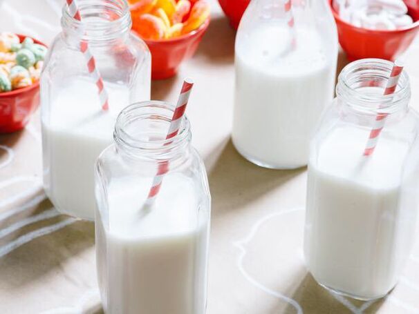 Four glasses of kefir throughout the day is a gentle way to lose weight on a kefir diet