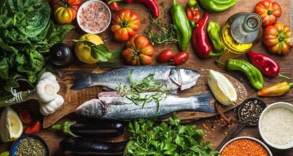 Fish and vegetables are the main products of the Mediterranean diet for weight loss. 