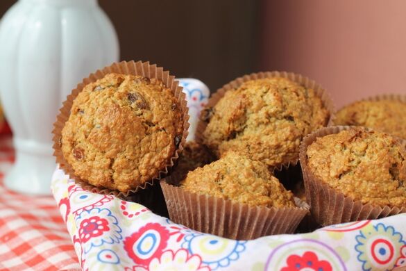 Oatmeal muffins with almonds a fragrant dessert for those who lose weight following the Mediterranean diet