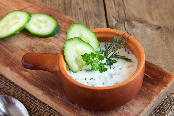 slimming soup with cucumber and yogurt